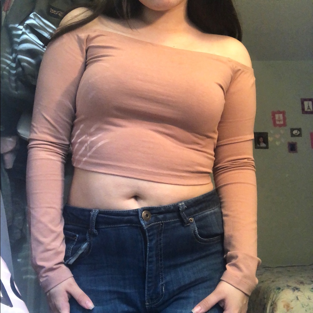 Light pink off the shoulder crop top
